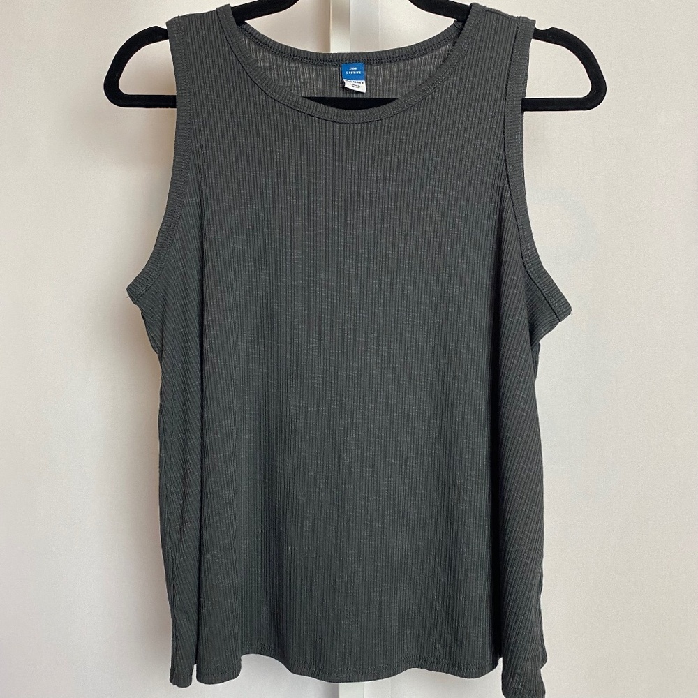 💙5/$15 Old Navy Luxe Womenʻs Grey Ribbed Tank Top Petite Small